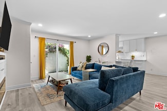 4381 Ventura Canyon Ave Unit 4, Sherman Oaks, CA 91423