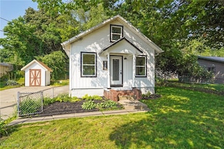 935 Portage Lakes Dr, Akron, OH 44319
