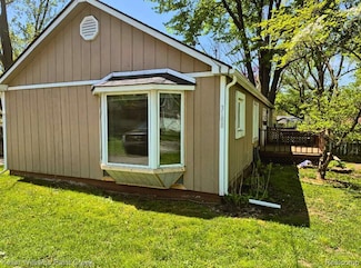 3188 Bessie St, Auburn Hills, MI 48326