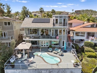 30594 Longhorn Dr, Canyon Lake, CA 92587