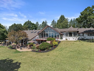 W215N5353 Ada Ct, Menomonee Falls, WI 53051