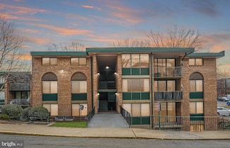 483 N Armistead St Unit T3, Alexandria, VA 22312