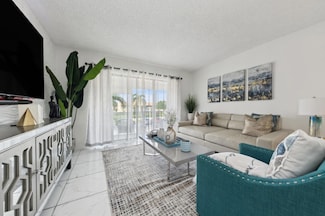608 Sea Pine Way Unit D2, Greenacres, FL 33415