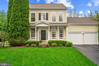 17301 Cedar Bluff Ct, Round Hill, VA 20141