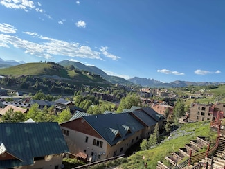32 Hunter Hill Rd Unit B-203, Mt. Crested Butte, CO 81225