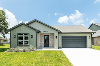 5206 4th St, Danbury, TX 77534