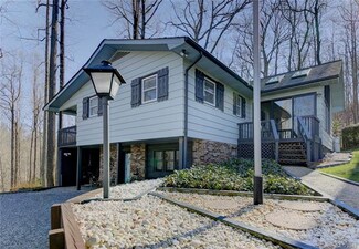 306 Newmanora Dr, Zirconia, NC 28790