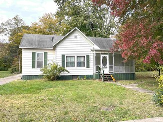 409 S Madison St, Kinmundy, IL 62854