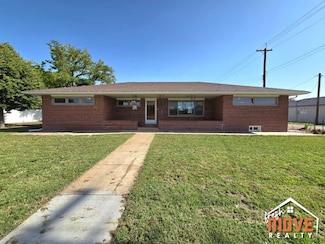 108 W 11th St, Hugoton, KS 67951