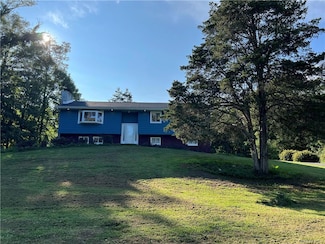 3 Phillips Dr, Hyde Park, NY 12538