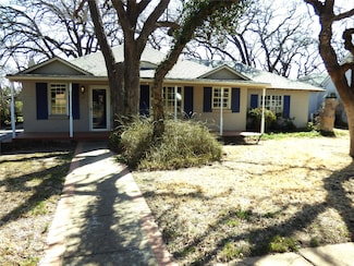 302 S Hillcrest Ave, Eastland, TX 76448