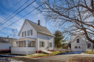62 Willow St, Rockland, ME 04841