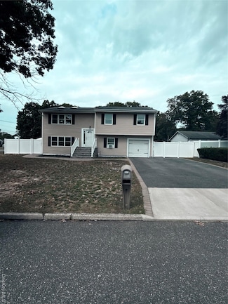 3 Nevada St, Selden, NY 11784