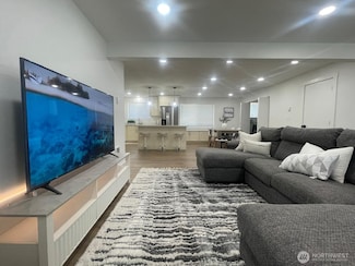 3730 SW 99th St, Seattle, WA 98126