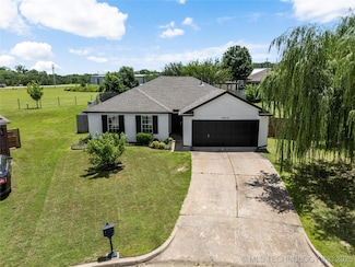 19412 Holly Ct, Catoosa, OK 74015