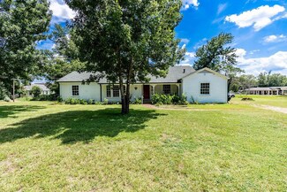 518 E Hodges St, Palestine, TX 75801