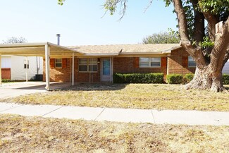 704 6th St, Wolfforth, TX 79382