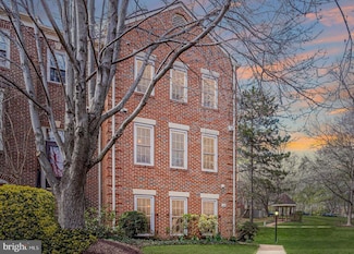 14 S Manchester St, Arlington, VA 22204