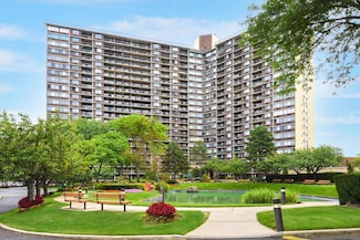 2 Bay Club Dr Unit 2B, Bayside, NY 11360