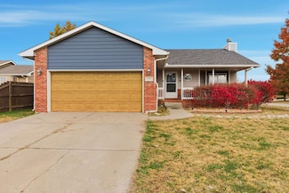 230 Sutton Dr, Newton, KS 67114