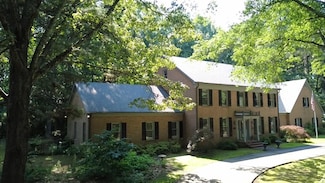 8850 Old Creek Rd, Memphis, TN 38125