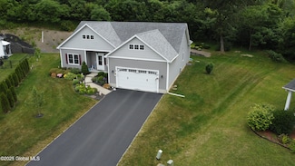 10 Napa Ct, Niskayuna, NY 12309