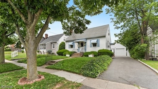706 Lindegar St, Linden, NJ 07036