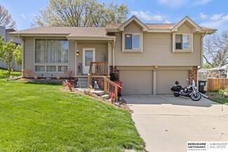 306 Flint Cir, Papillion, NE 68046