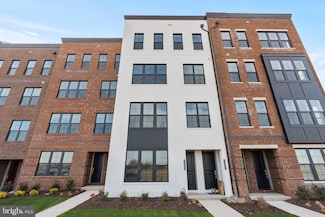 22395 Claude Moore Dr, Ashburn, VA 20147