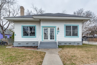 215 Queen Anne Ct, San Antonio, TX 78209