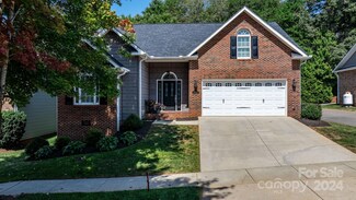 4230 Pickering Dr, Hickory, NC 28602