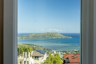 872 Moaniala St, Honolulu, HI 96821