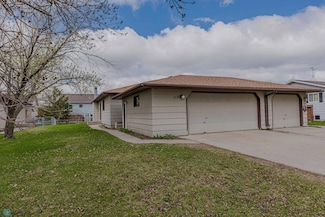 1139 19th St N, Moorhead, MN 56560