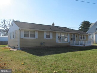318 W Academy St, Clayton, NJ 08312