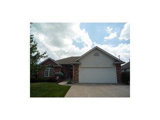 3328 S Victoria Dr, Blue Springs, MO 64015
