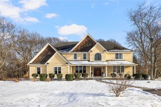 57 Little Bit Ln, North Kingstown, RI 02852
