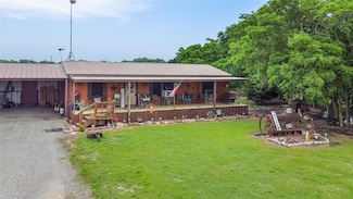 202 Darwin Rd, Whitewright, TX 75491
