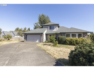 917 Amity Ct, Woodburn, OR 97071