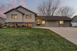 1302 28th St SW, Austin, MN 55912