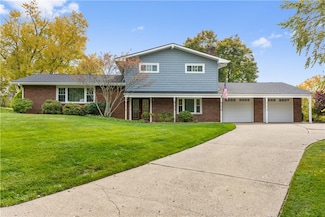 1 Saint Andrews Dr, Beaver Falls, PA 15010