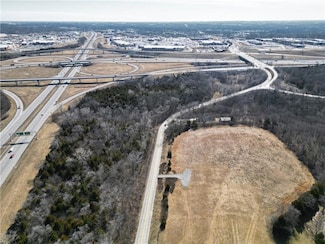 1352 NW Pryor Rd, Lee's Summit, MO 64081