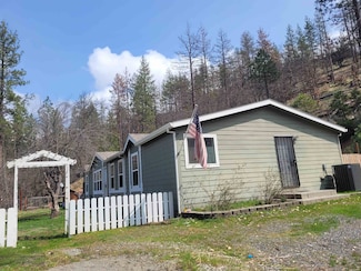 11716 East St, Fort Jones, CA 96032