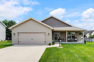 3005 Applewood Dr, Monticello, IL 61856