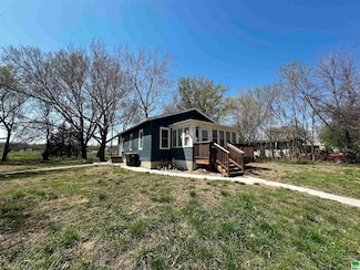 2123 Geneva St, Sioux City, IA 51103