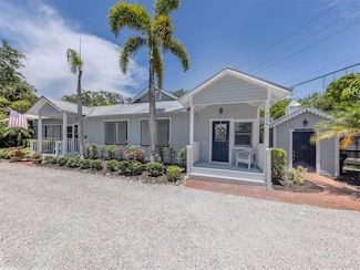 726 Eagle Point Dr, Venice, FL 34285