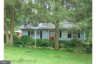 19 Mountain View Rd, Flint Hill, VA 22627