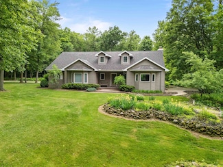 N2124 Fox Ridge Ln, New London, WI 54961
