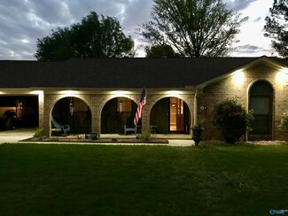 705 Mohawk St NW, Hartselle, AL 35640