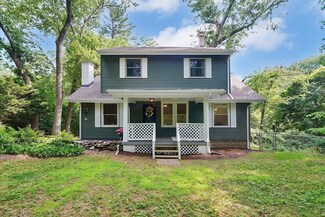 2 Opal St, Springfield, MA 01108