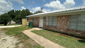 402 Bacon St Unit 2, Madisonville, TX 77864